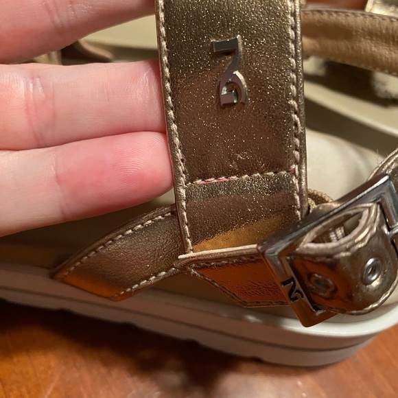NeroGiardini Womens Size 37 (US 7) Leather Metallic Gold Flatform Sandals - Picture 11 of 16